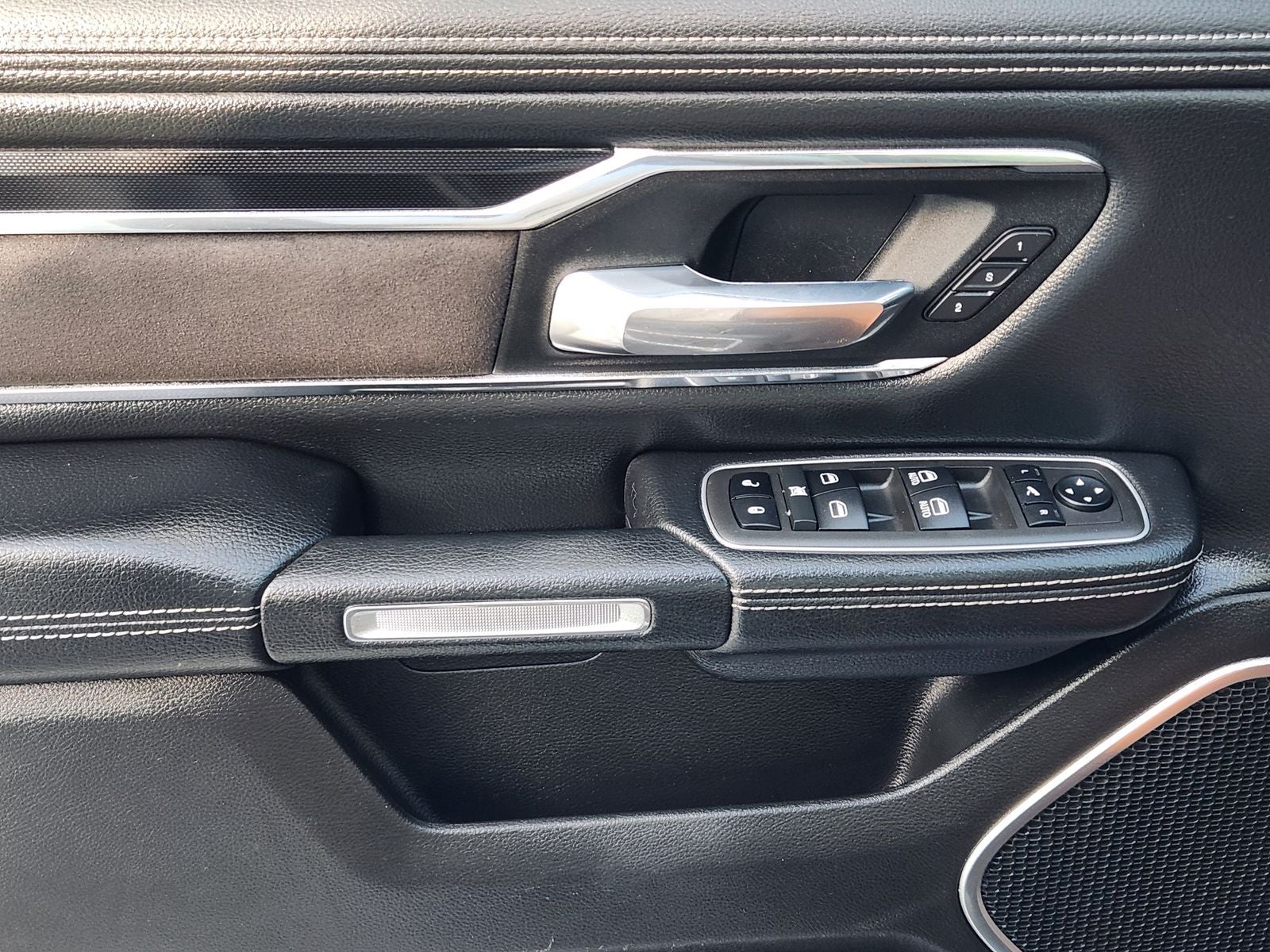 2022 RAM Ram 1500 Laramie Crew Cab 4x2 5'7' Box
