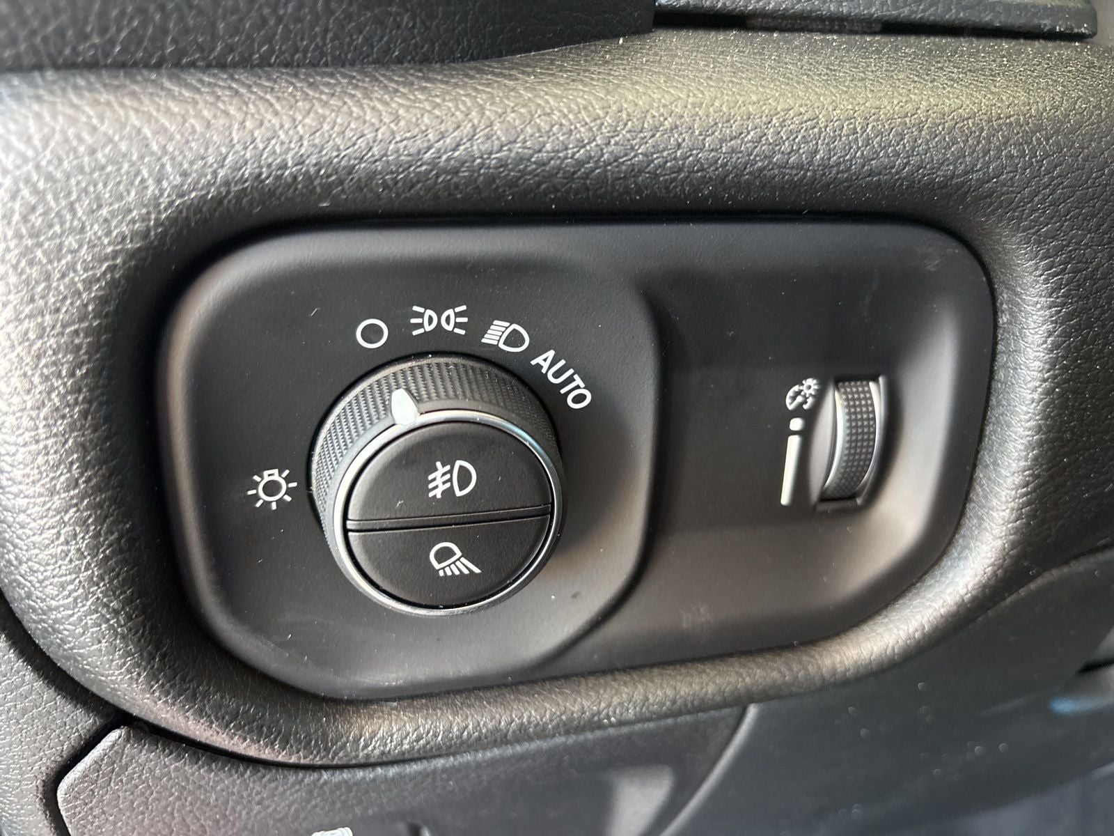 2026 RAM Ram 1500 Express Crew Cab 4x2 5'7' Box