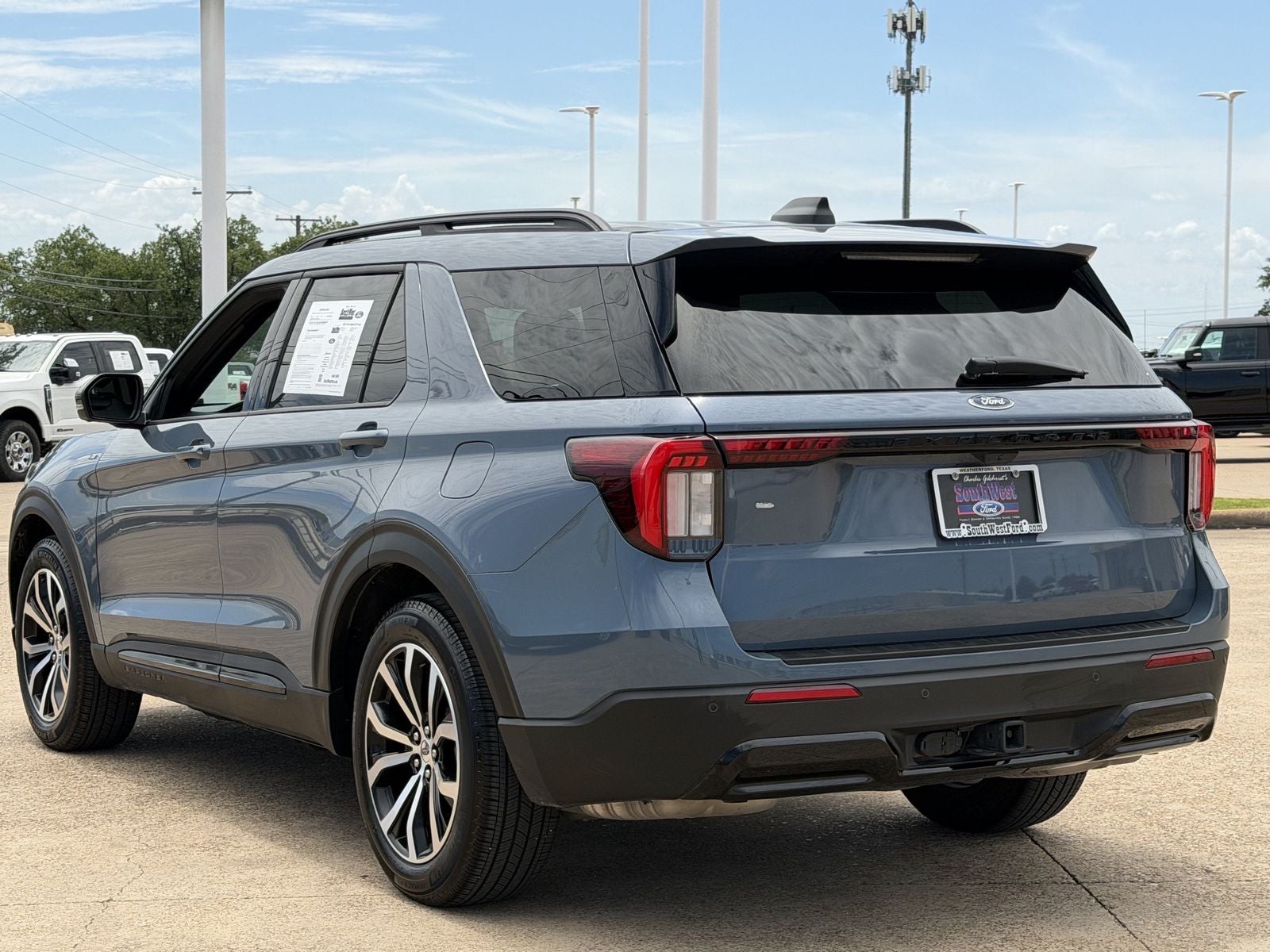 2025 Ford Explorer ST-Line