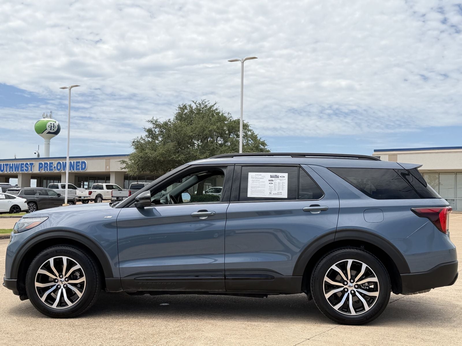2025 Ford Explorer ST-Line