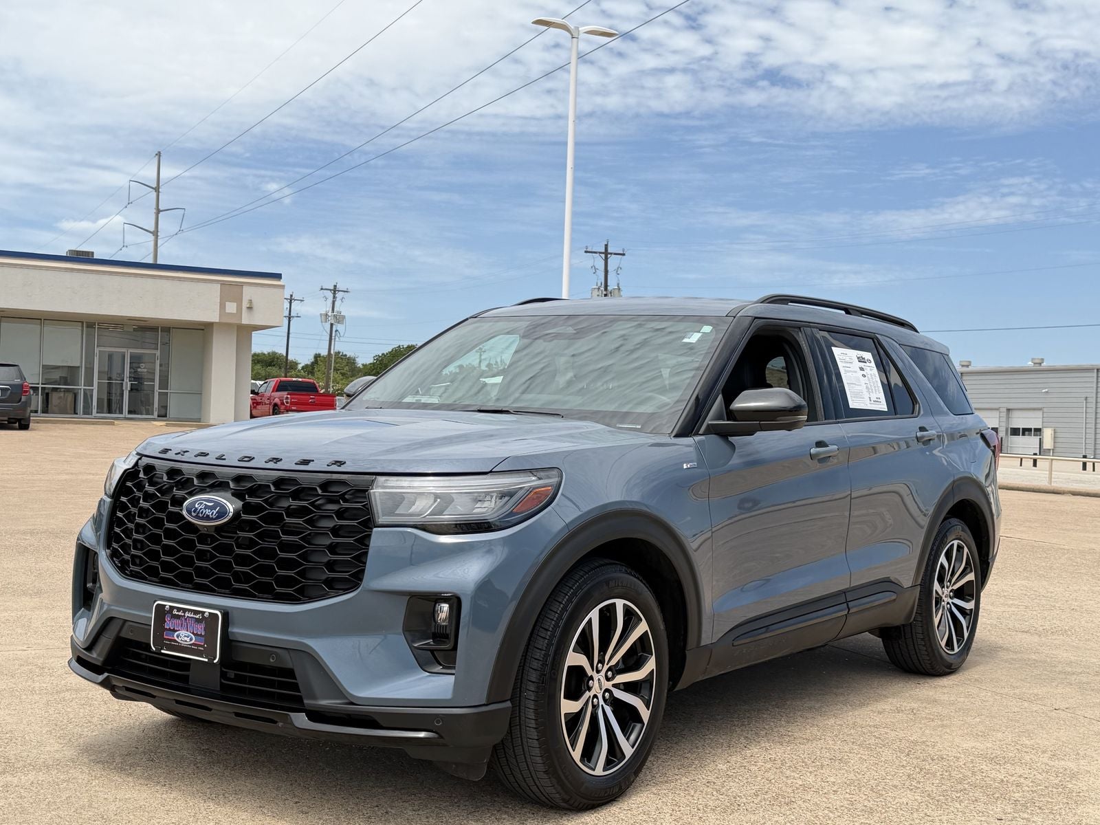 2025 Ford Explorer ST-Line