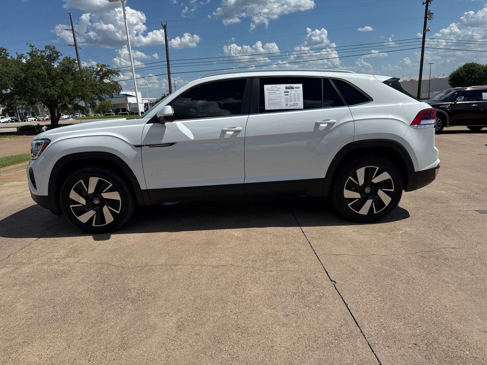2025 Volkswagen Atlas Cross Sport 2.0T SE w/Technology