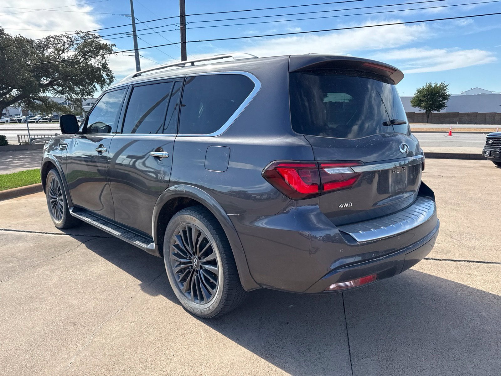 2023 INFINITI QX80 Premium Select