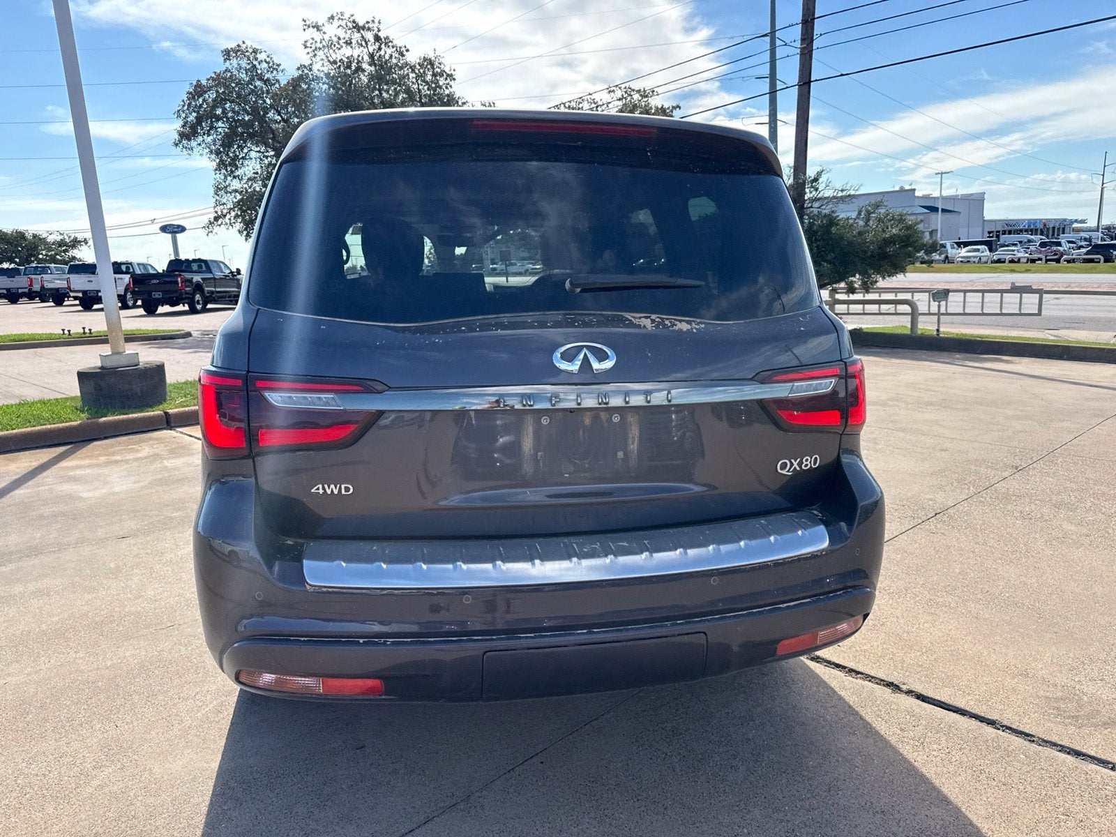 2023 INFINITI QX80 Premium Select
