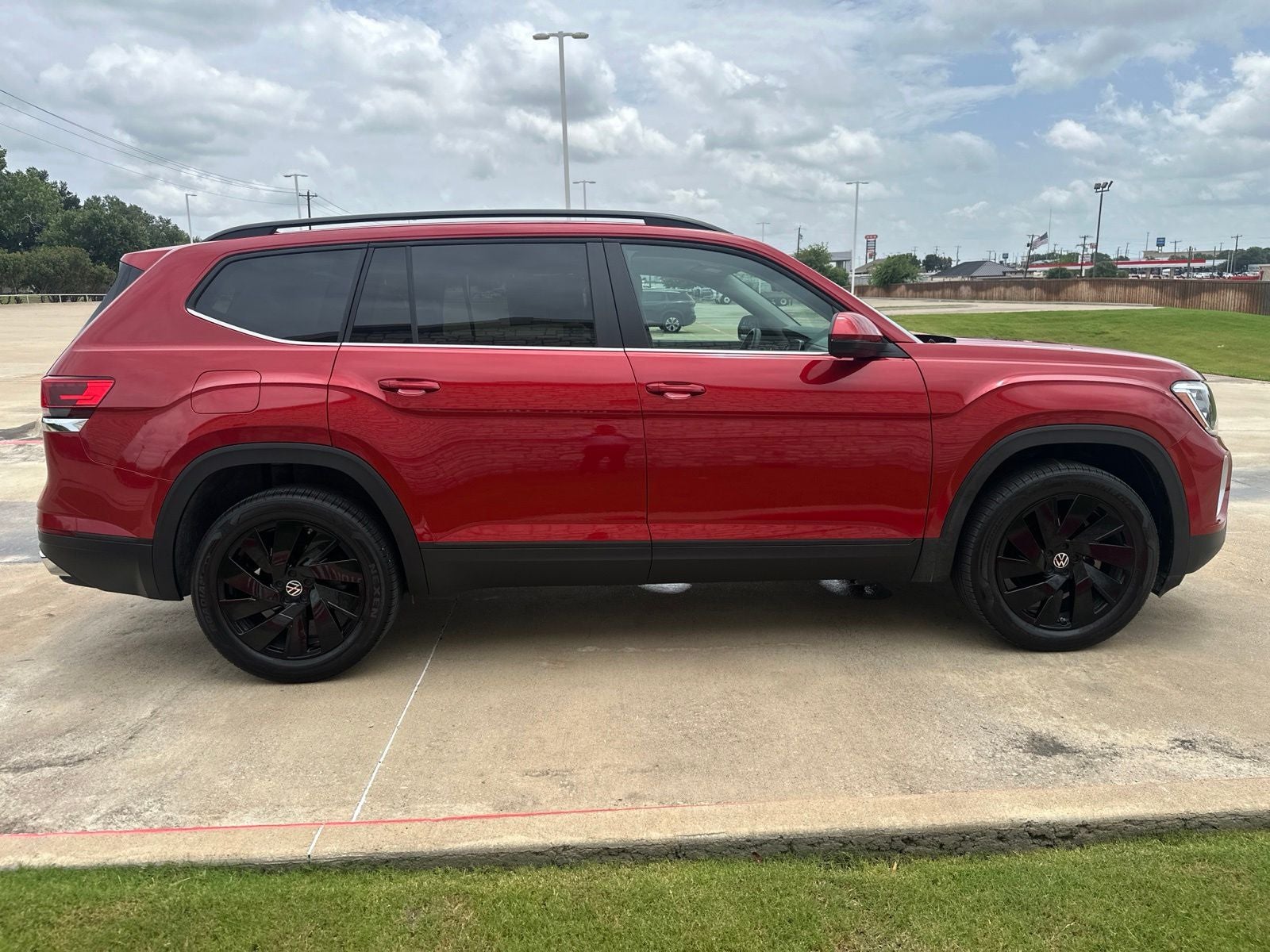 2024 Volkswagen Atlas 2.0T SE w/Technology