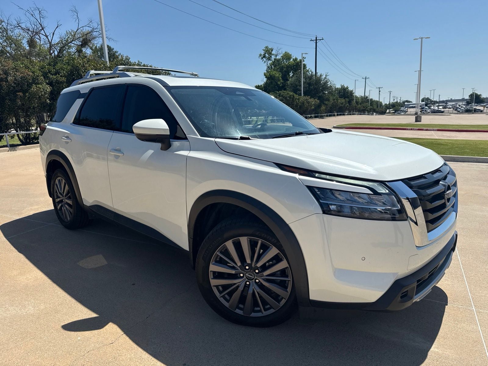 2023 Nissan Pathfinder SL