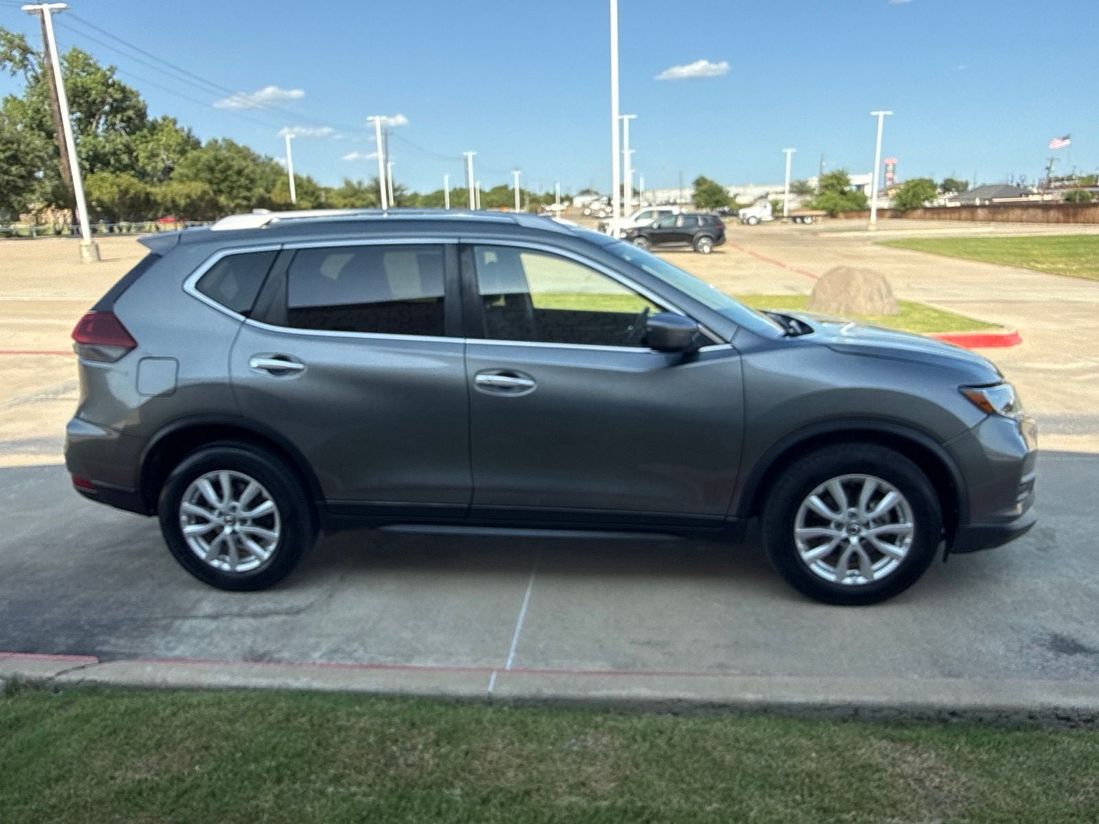 2020 Nissan Rogue SV