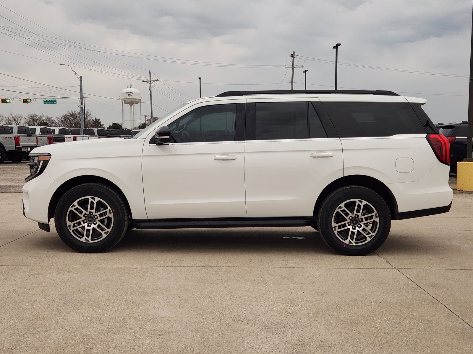 2026 Ford Expedition Active