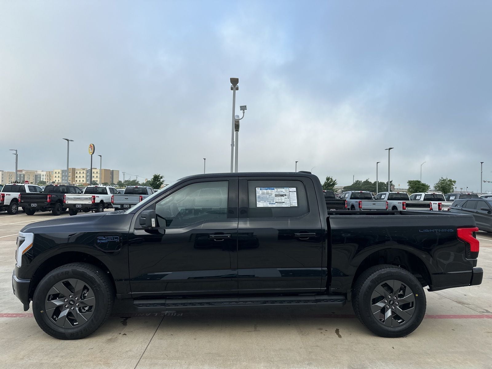 2025 Ford F-150 Lightning Flash