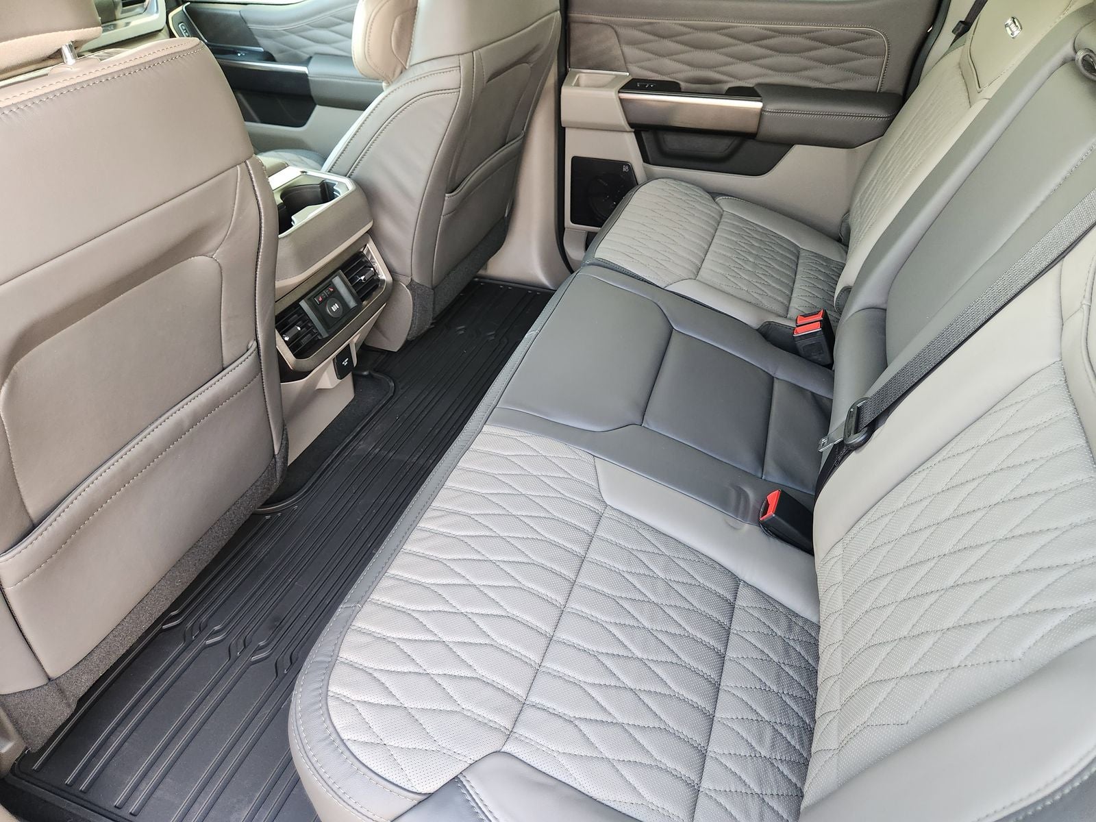 2026 Ford F-350SD Platinum DRW