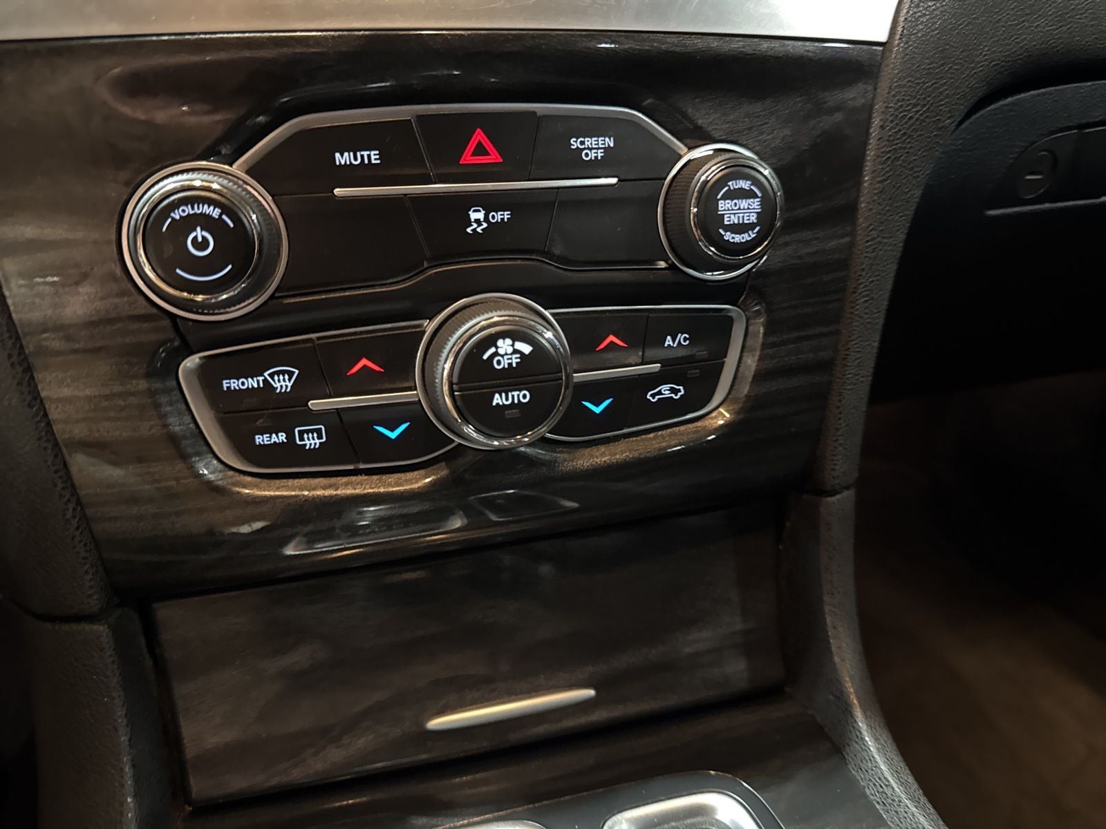 2017 Chrysler 300 Limited