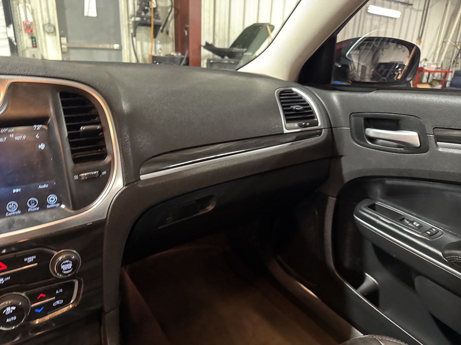 2017 Chrysler 300 Limited