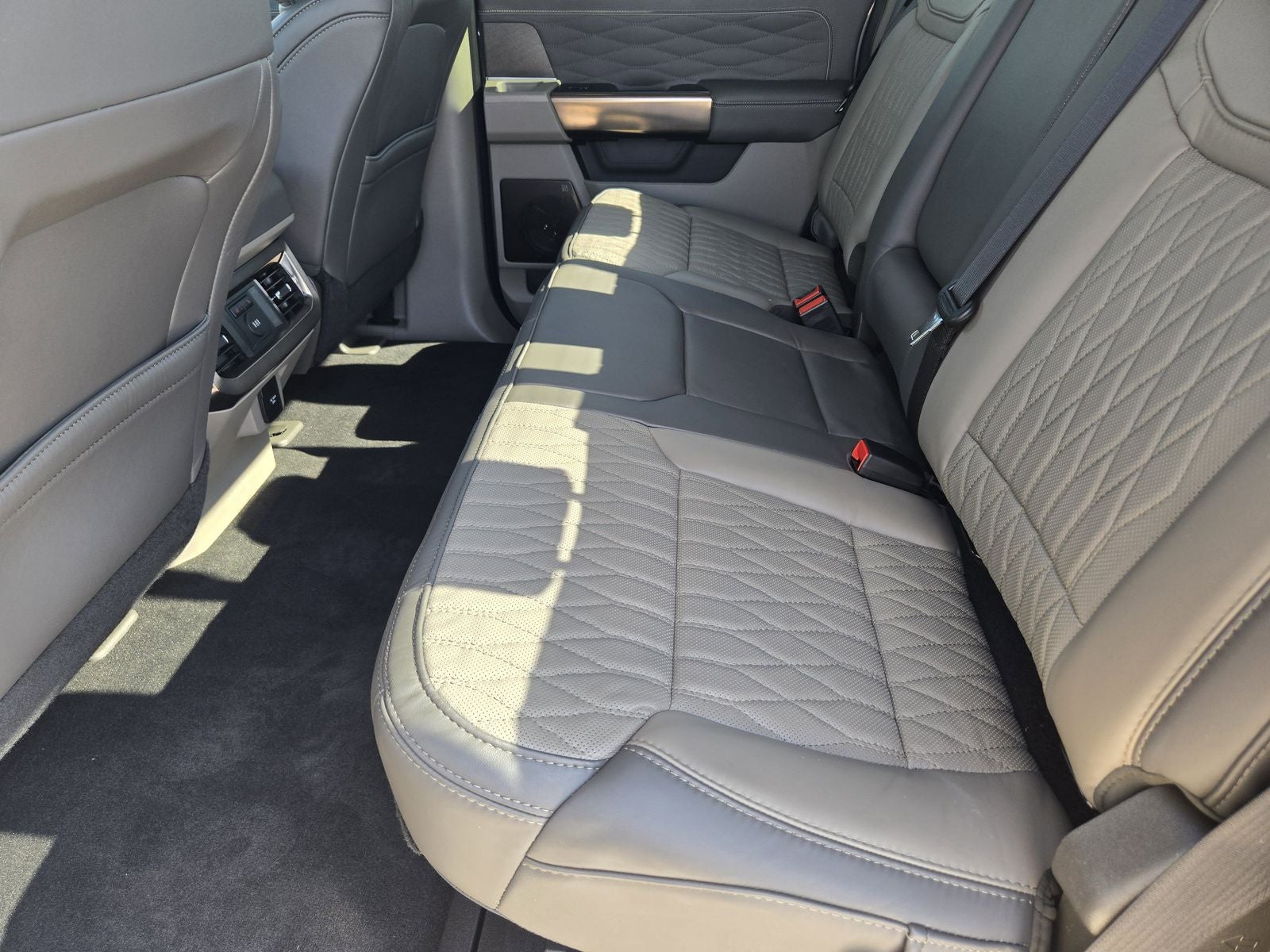 2025 Ford F-350SD Platinum DRW