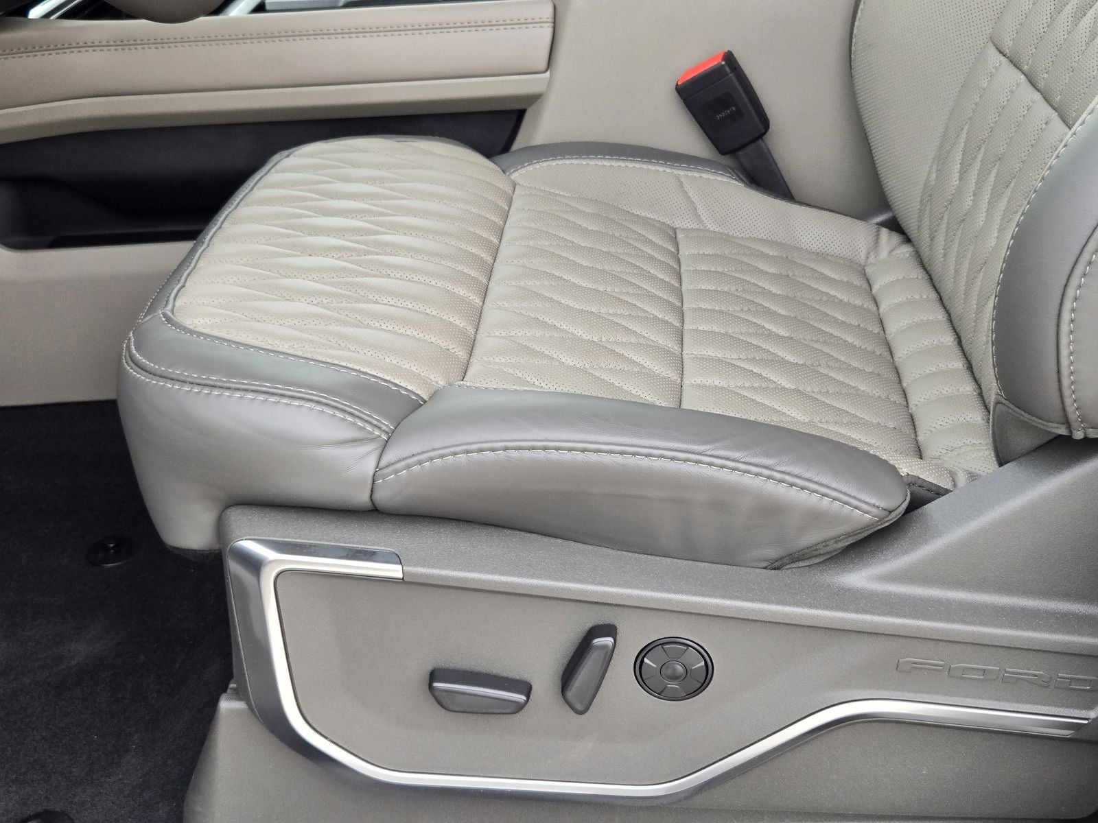 2026 Ford F-450SD Platinum DRW