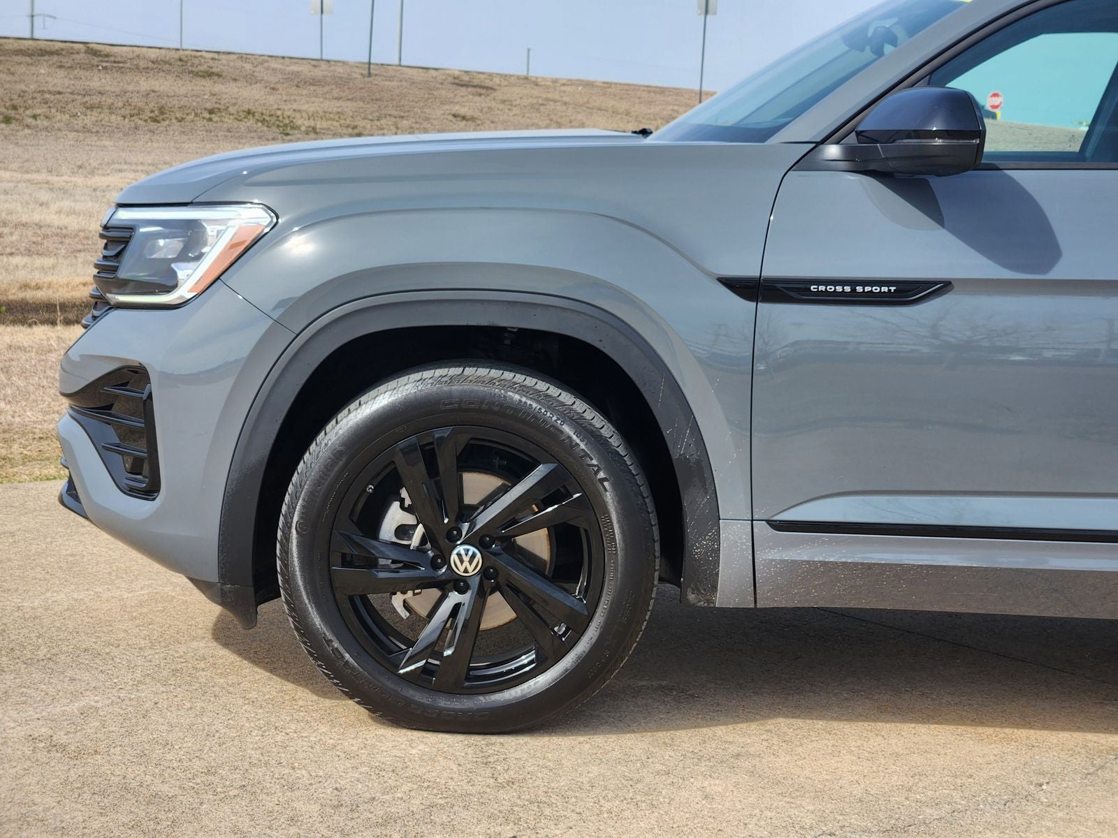 2025 Volkswagen Atlas Cross Sport 2.0T SEL R-Line Black