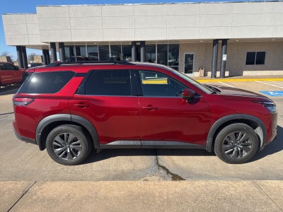 2022 Nissan Pathfinder SV