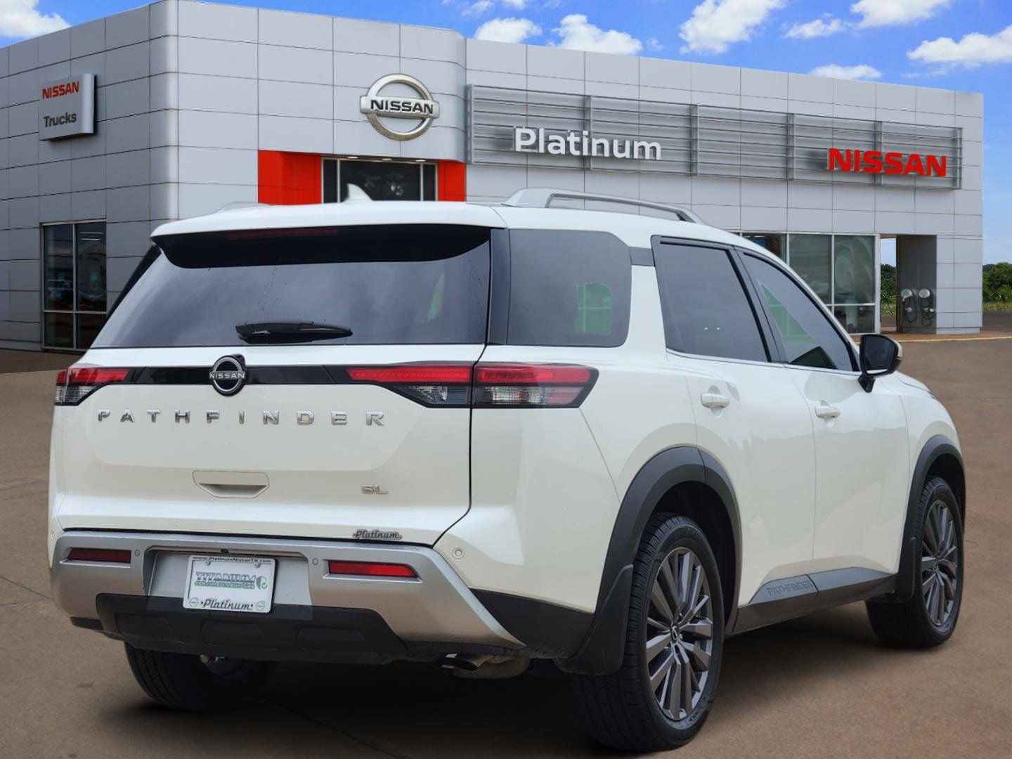 2022 Nissan Pathfinder SL
