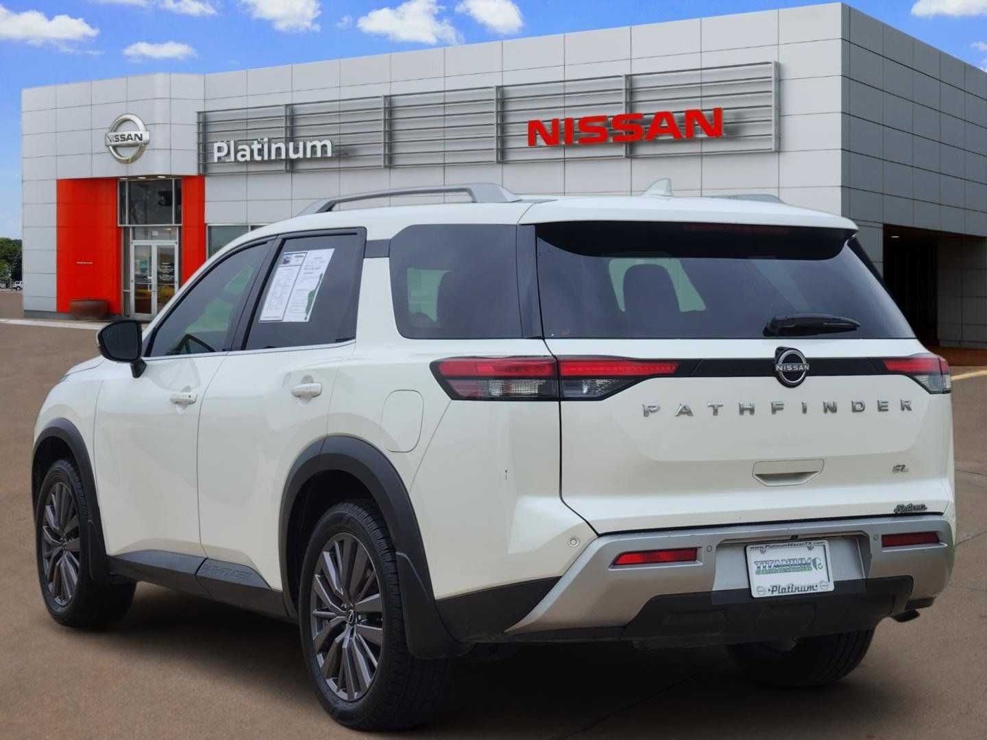 2022 Nissan Pathfinder SL