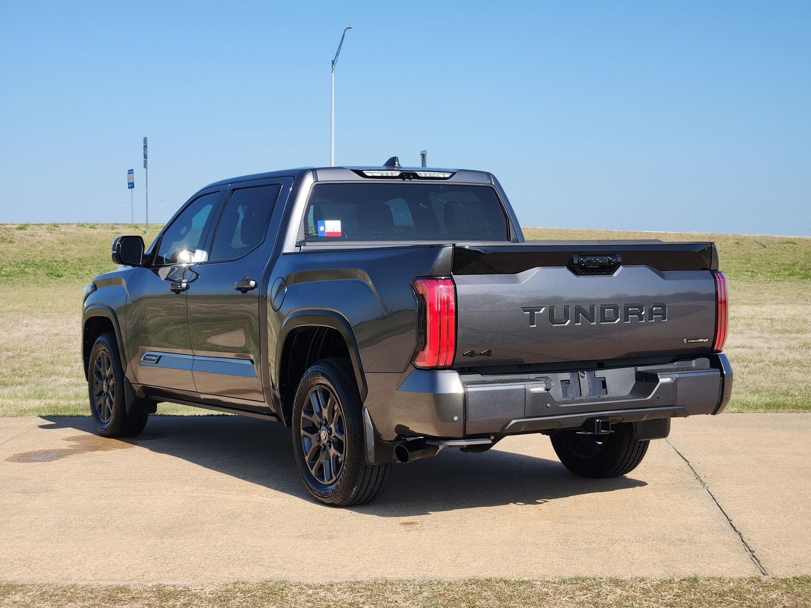 2025 Toyota Tundra Hybrid Platinum