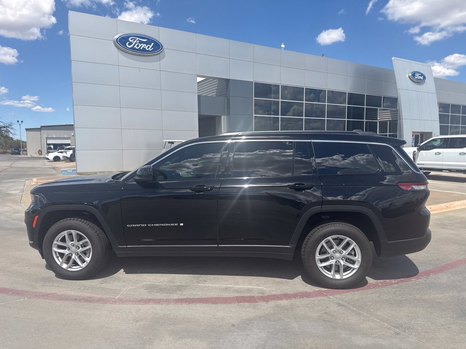 2025 Jeep Grand Cherokee L Laredo