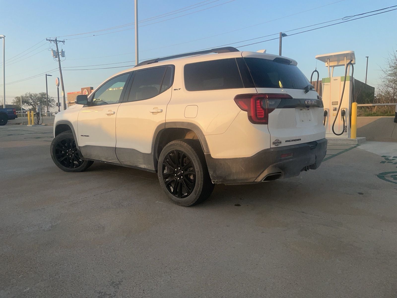 2023 GMC Acadia SLT