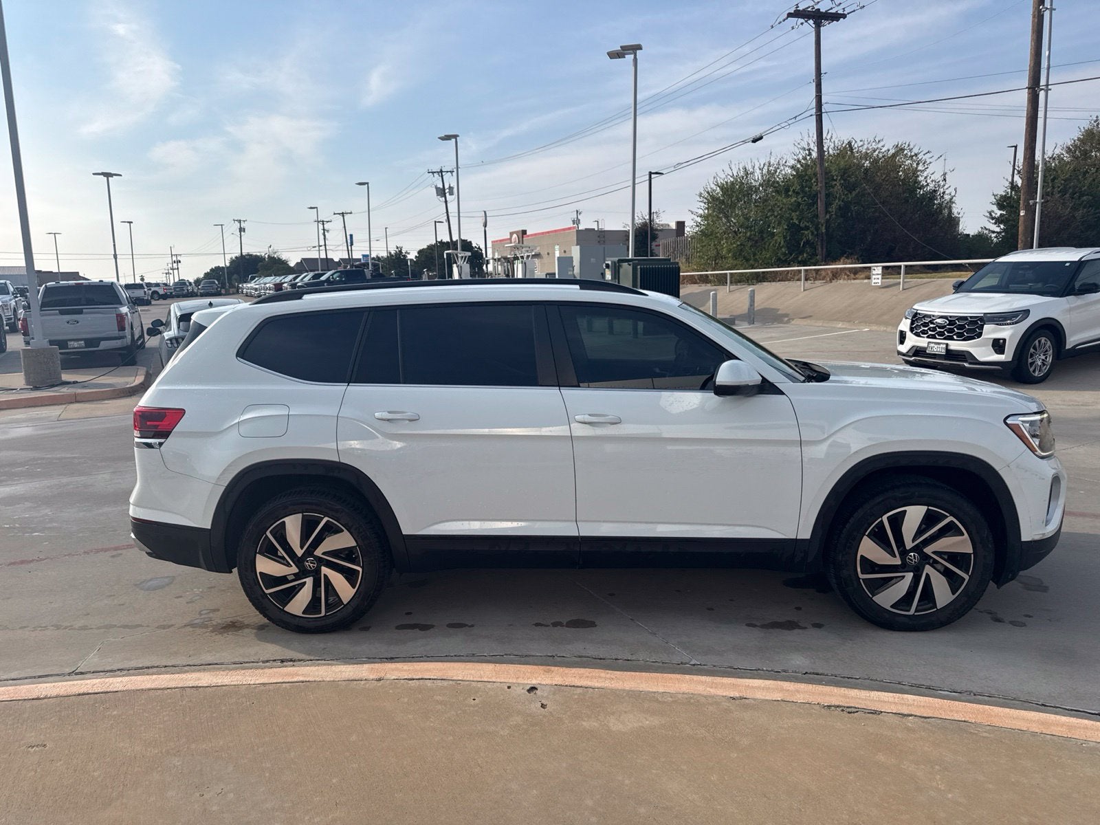 2024 Volkswagen Atlas 2.0T SE w/Technology
