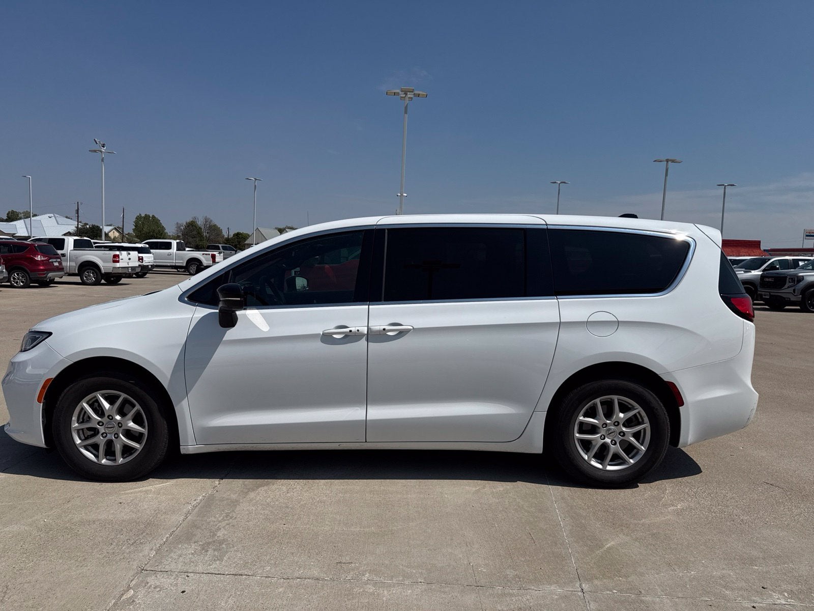 2025 Chrysler Pacifica Select
