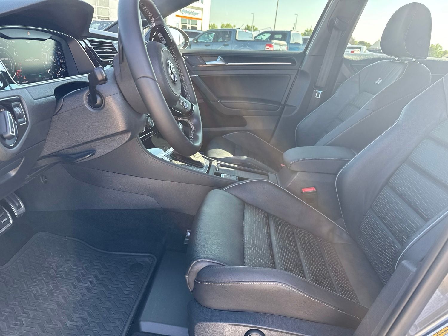 2019 Volkswagen Golf R DCC & Navigation 4Motion