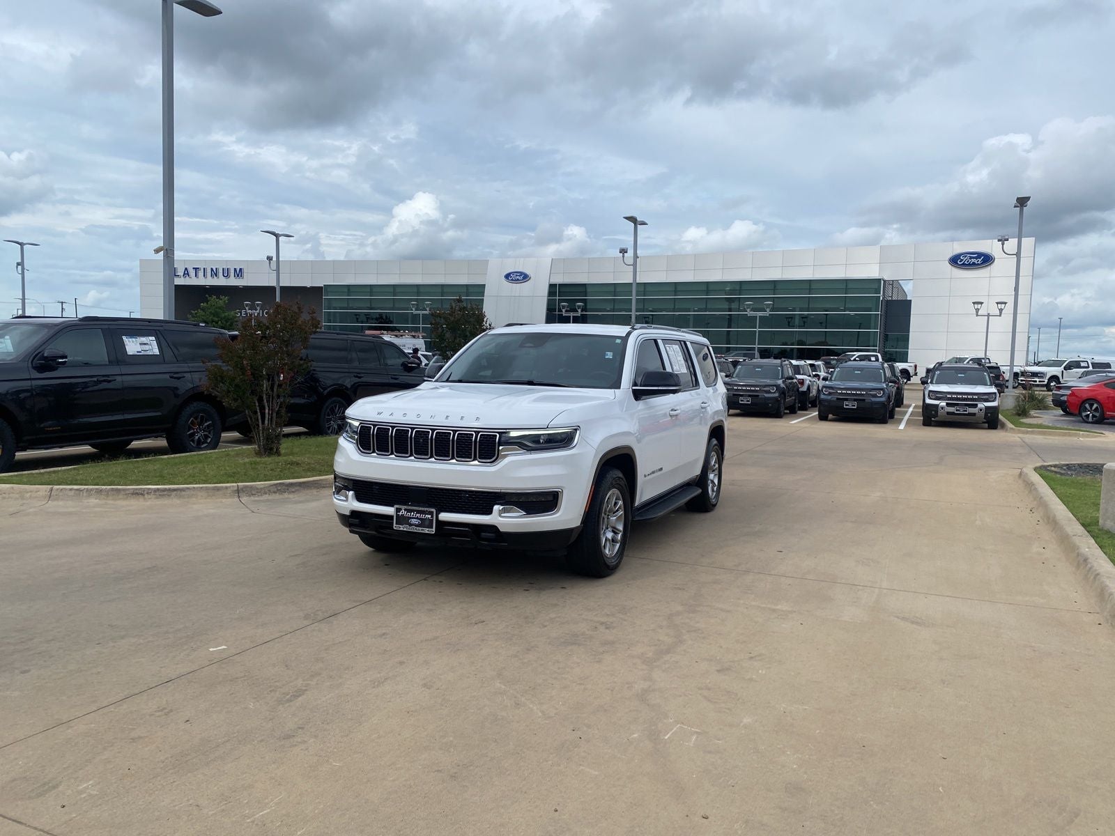 2024 Jeep Wagoneer Base