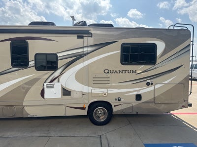 2018 Ford E-450SD Base